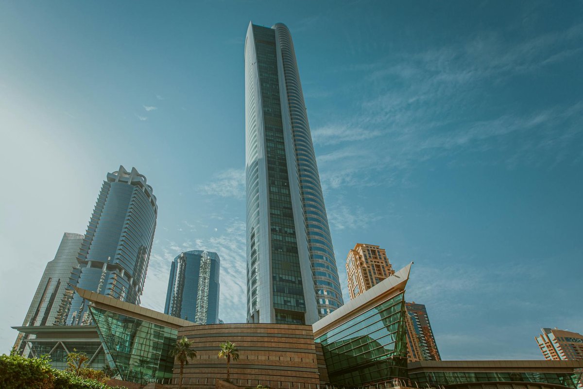 almas tower hauteur