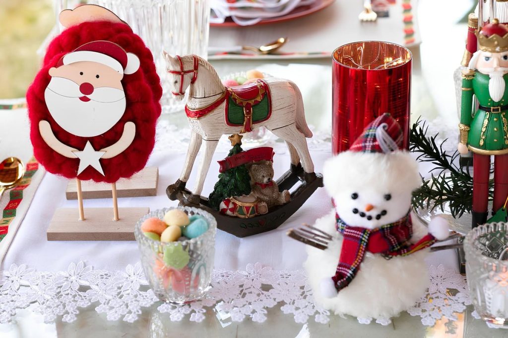 comment dresser une table de noël rouge et verte