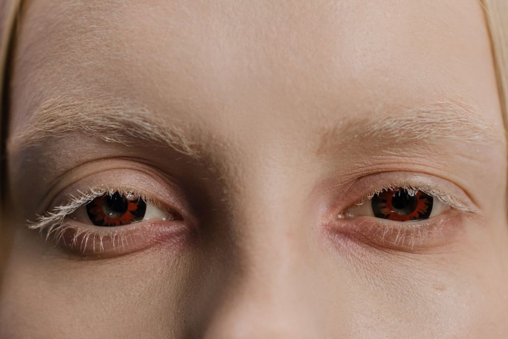 modification couleur des yeux passeport